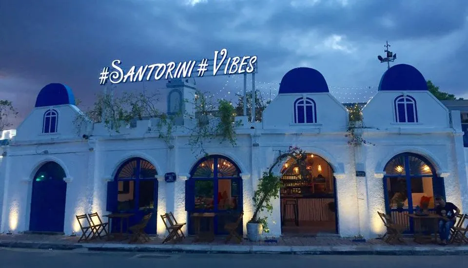 Thú vị với thiết kế quán cafe phong cách Santorini